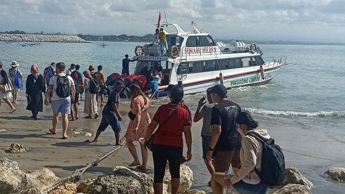 sanur-boats